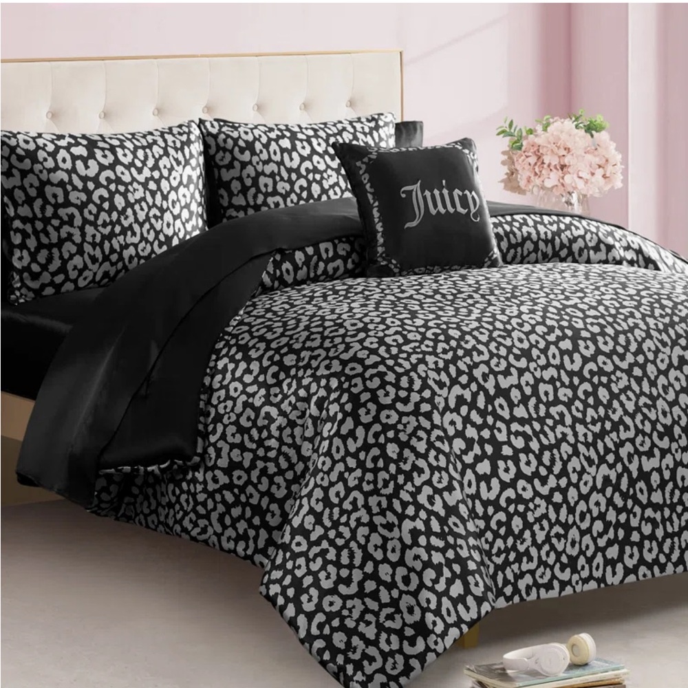 💖🌸8 PIECE Juicy Couture Embroidered Name Leopard Design Satin Comforter Set